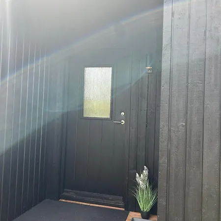 Moderne Hus Taet Pa Fjorden Сasa de vacaciones