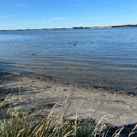 Moderne Hus Taet Pa Fjorden *