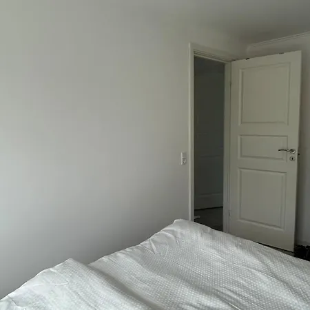 Moderne Hus Taet Pa Fjorden *