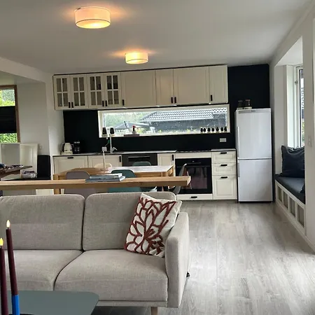 Moderne Hus Taet Pa Fjorden Сasa de vacaciones *